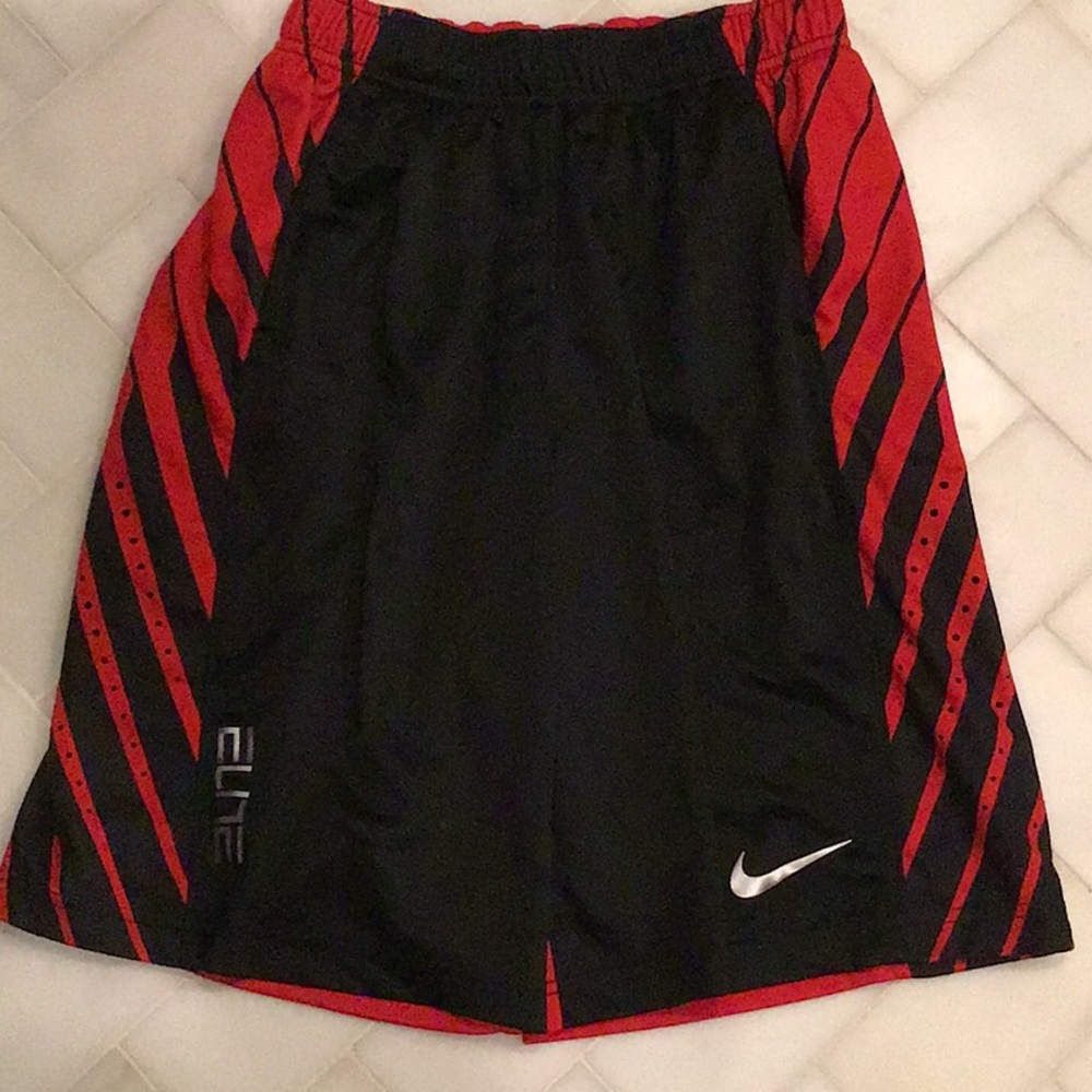 Nike DRI-FIT SHORTS in boys M
